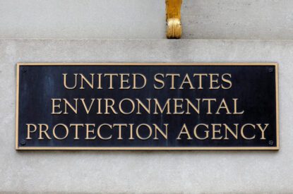 资料图片:位于华盛顿的美国环境保护署(EPA)总部的标志, D.C., U.S.2021年5月10日. 路透社/安德鲁·凯利/资料图片